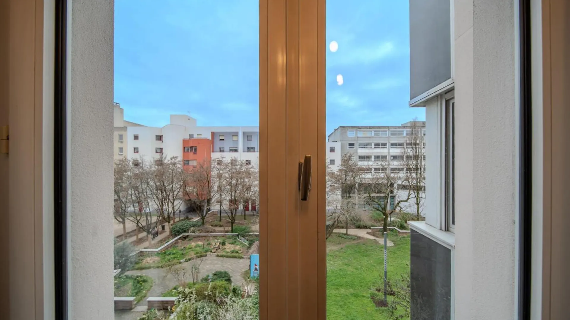 Apartment Charmant 4 Pers Halle Tony Garnier Lyon France
